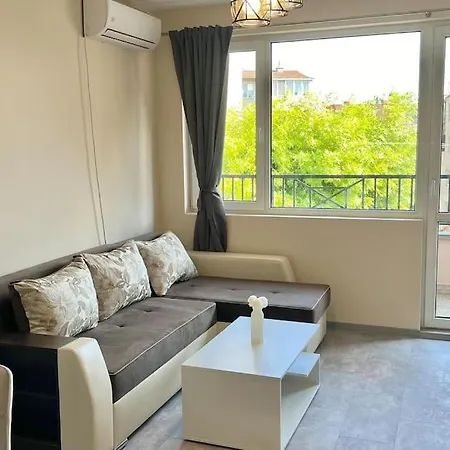 Apartment Cozy In Varna